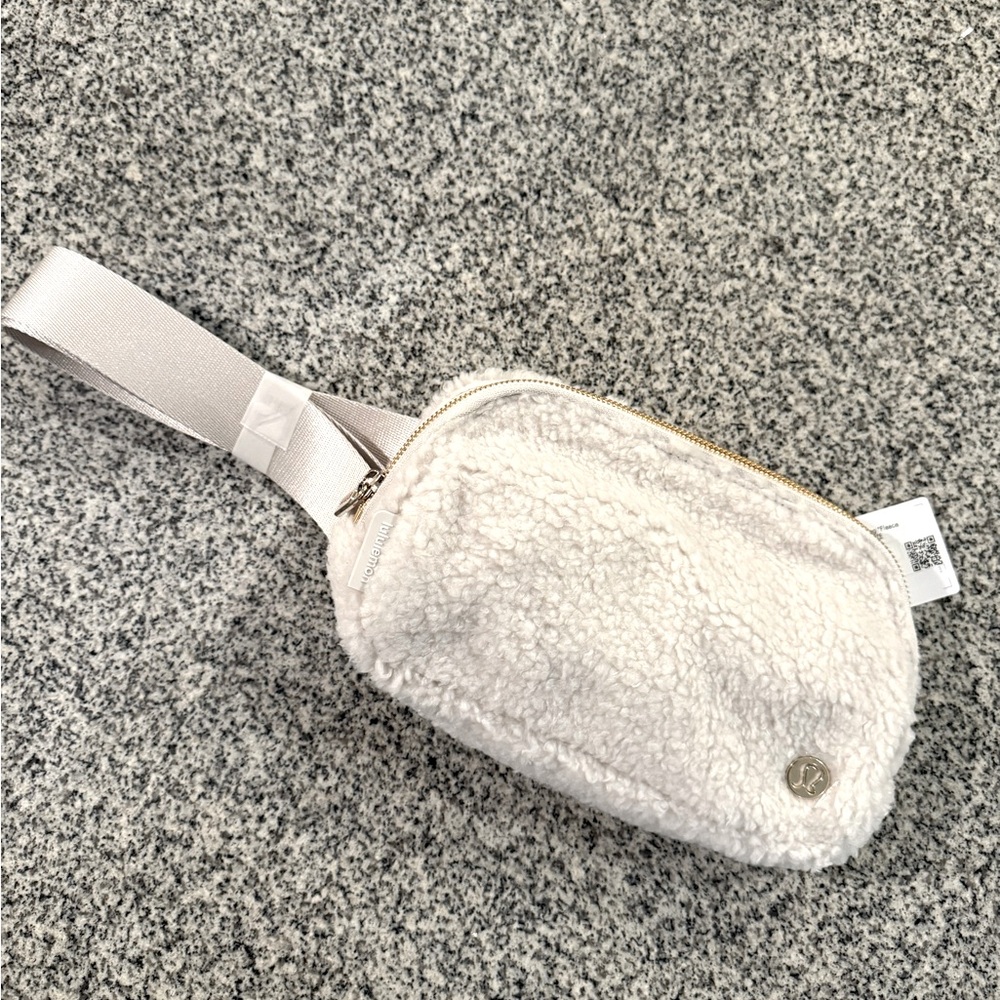 Lululemonn Everywhere Fleece Belt Bag